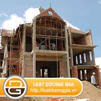 Co-duoc-phep-su-dung-khoang-lo-gioi-xay-dung