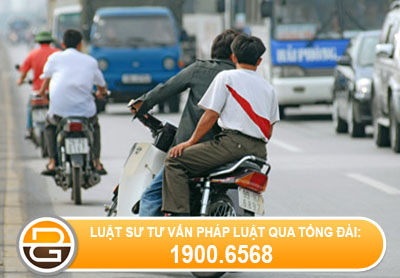 Xe-may-di-nguoc-chieu-xu-phat-nhu-the-nao