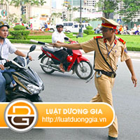 di-xe-khong-guong-bi-phat-bao-nhieu-tien