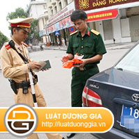 khong-deo-the-lai-xe-bi-phat-bao-nhieu-tien