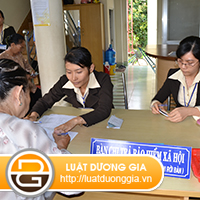 nguoi-dang-bi-phat-tu-co-duoc-huong-luong-huu-khong