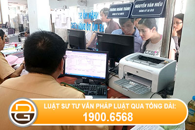 sinh-vien-ngoai-tinh-dang-ky-xe-bien-so-ha-noi1