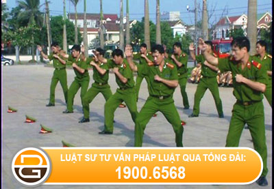 trang-phuc-trang-bi-cua-to-cong-an-ky