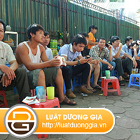xu-phat-hanh-vi-Ban-tra-da-tren-via-he-.jpg