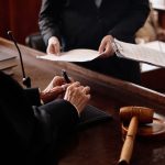 Dịch vụ Luật sư khởi kiện và tham gia tranh tụng tại Toà