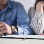 Đơn ly hôn phải gửi qua xã hay gửi thẳng ra Tòa án?